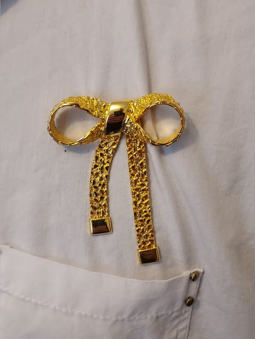Vintage 1980s Gold Tone Faux Nugget Articulated Ribbon Bow Brooch Pin 3"